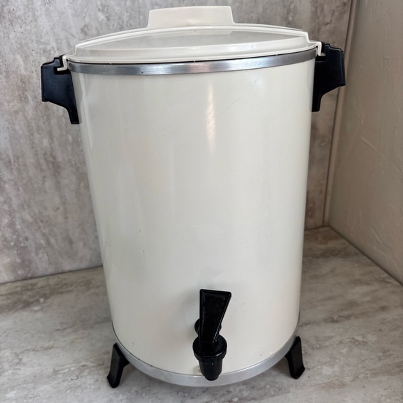 Vintage Almond  30 CUP WEST BEND PERCOLATOR COFFEE MAKER/POT Metal- Works 8106 - Picture 1 of 12